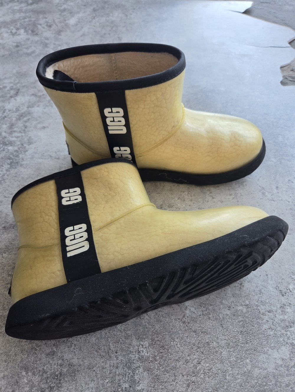 UGG Mini Ankle Rain Boots Youth Size 4